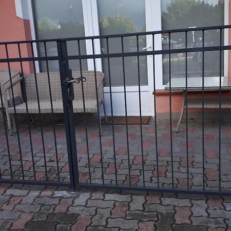 Kertvárosi Apartman II Tiszaújváros Esterno foto