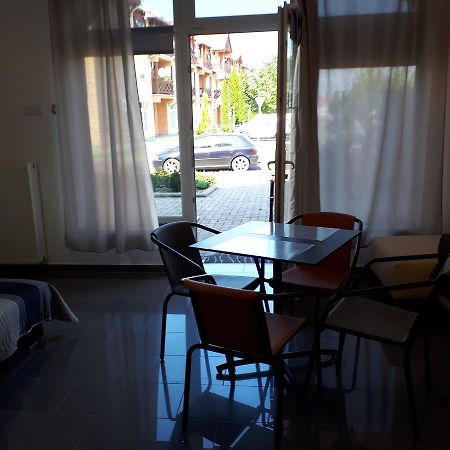 Kertvárosi Apartman II Tiszaújváros Esterno foto