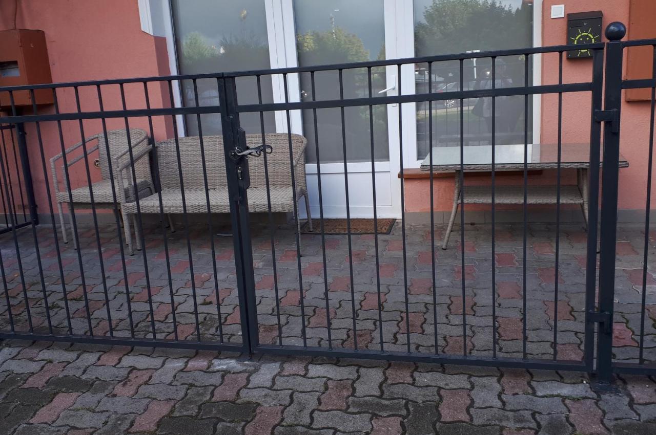 Kertvárosi Apartman II Tiszaújváros Esterno foto