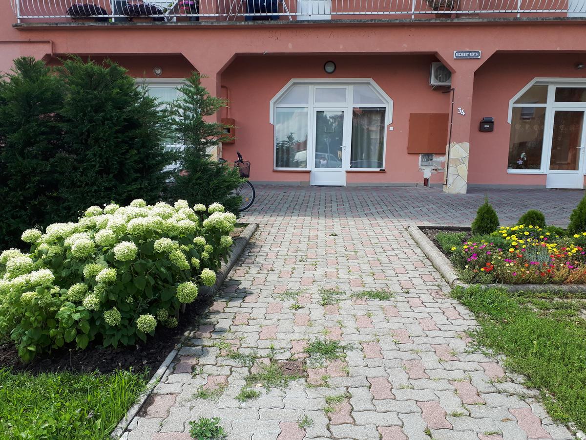 Kertvárosi Apartman II Tiszaújváros Esterno foto